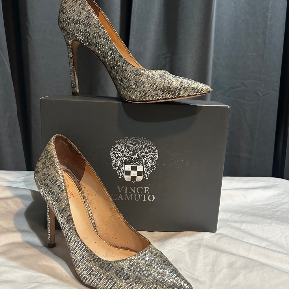 Stunning Vince Camuto Norida size 8.5 heels Silver Heels animal print